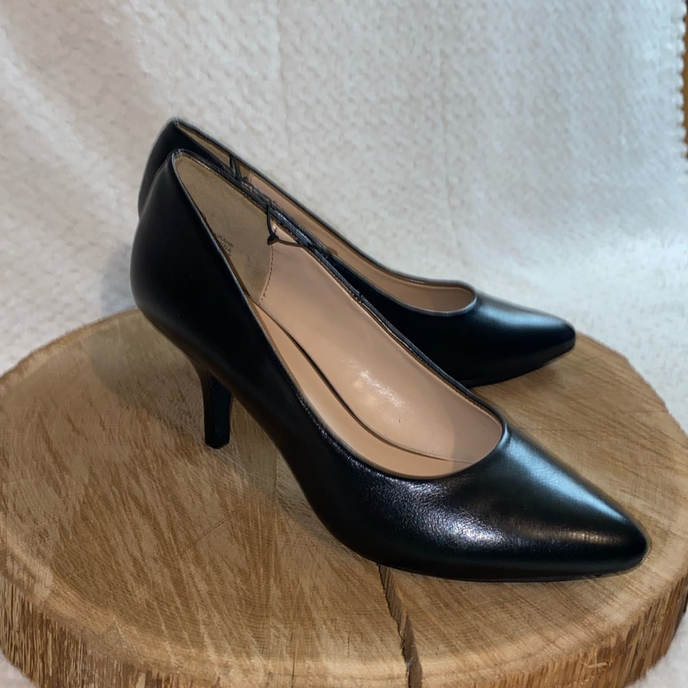 Black Closed Toe Heels Size 6 1/2